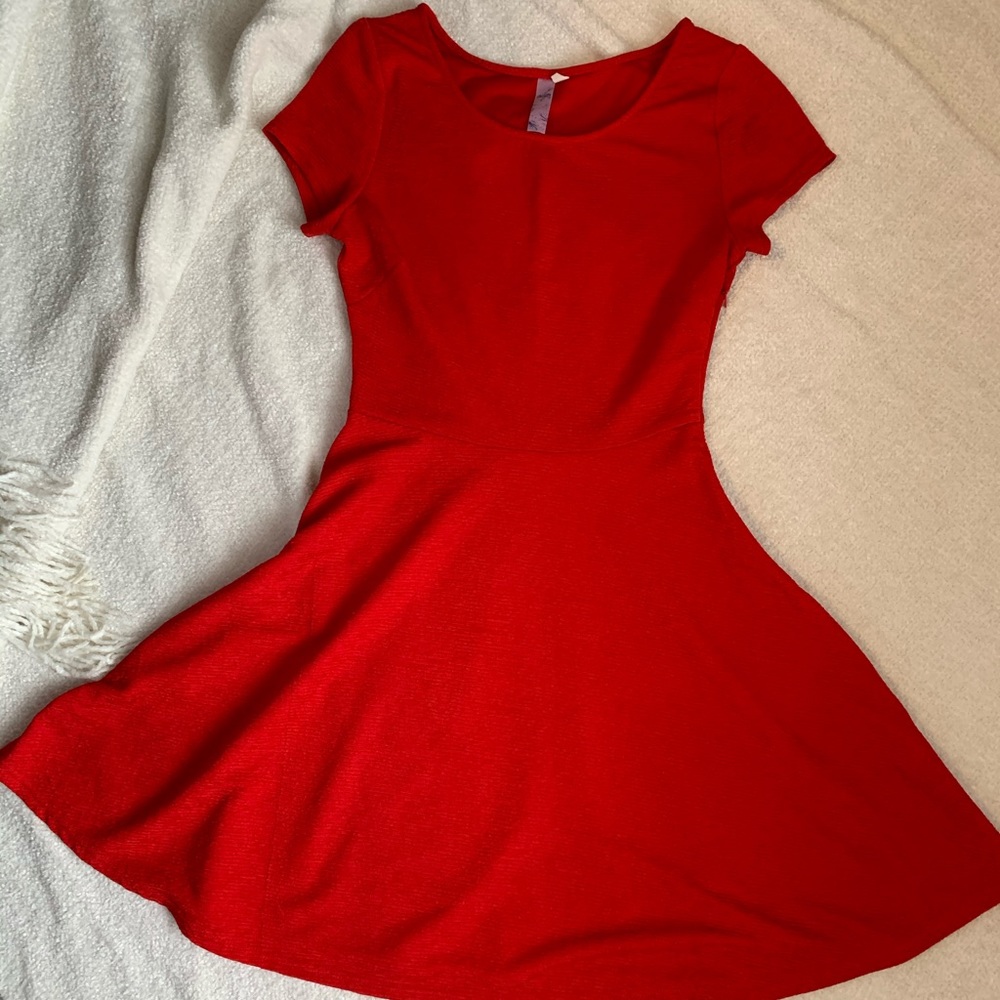Wide skirt, red dress.